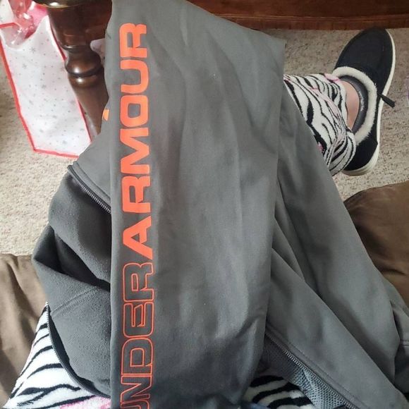 UNDERARMOUR ZIP UP HOODIE - Picture 4 of 6